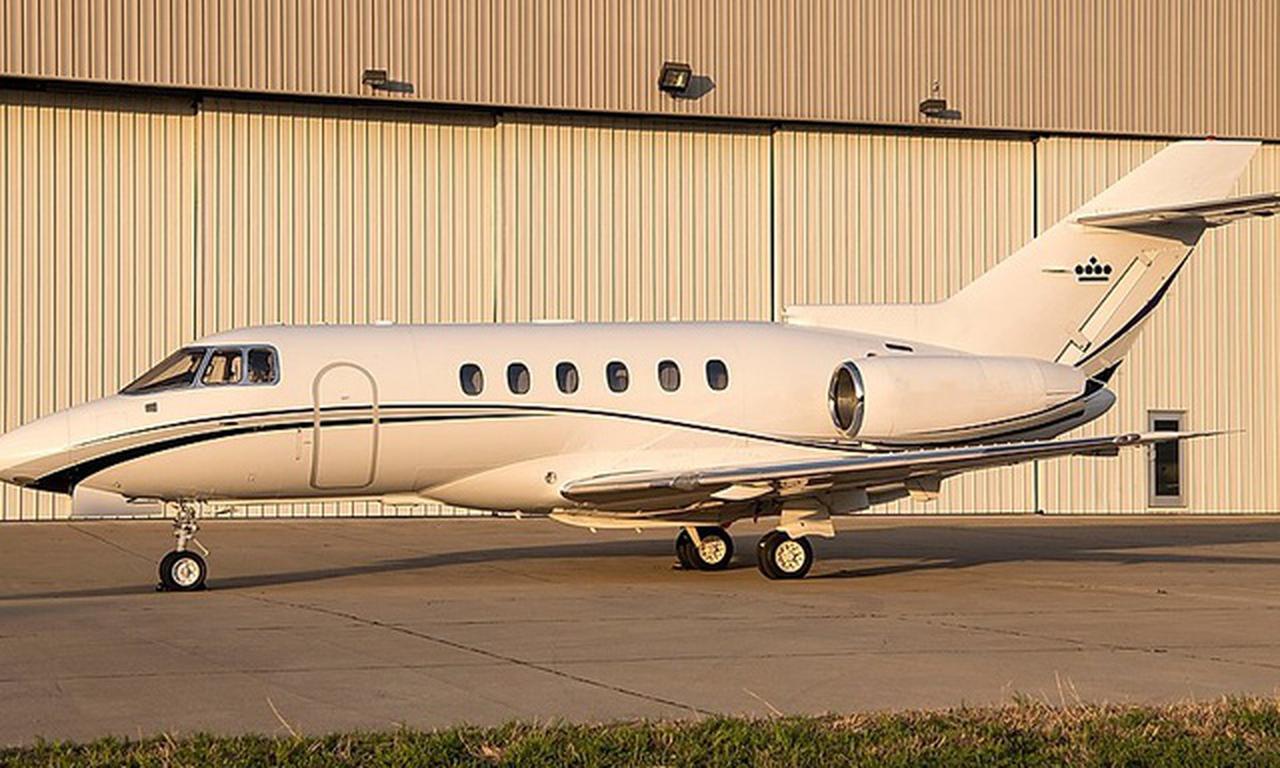 Hawker Beechcraft Hawker 800XP N279CF — private jet charter, price