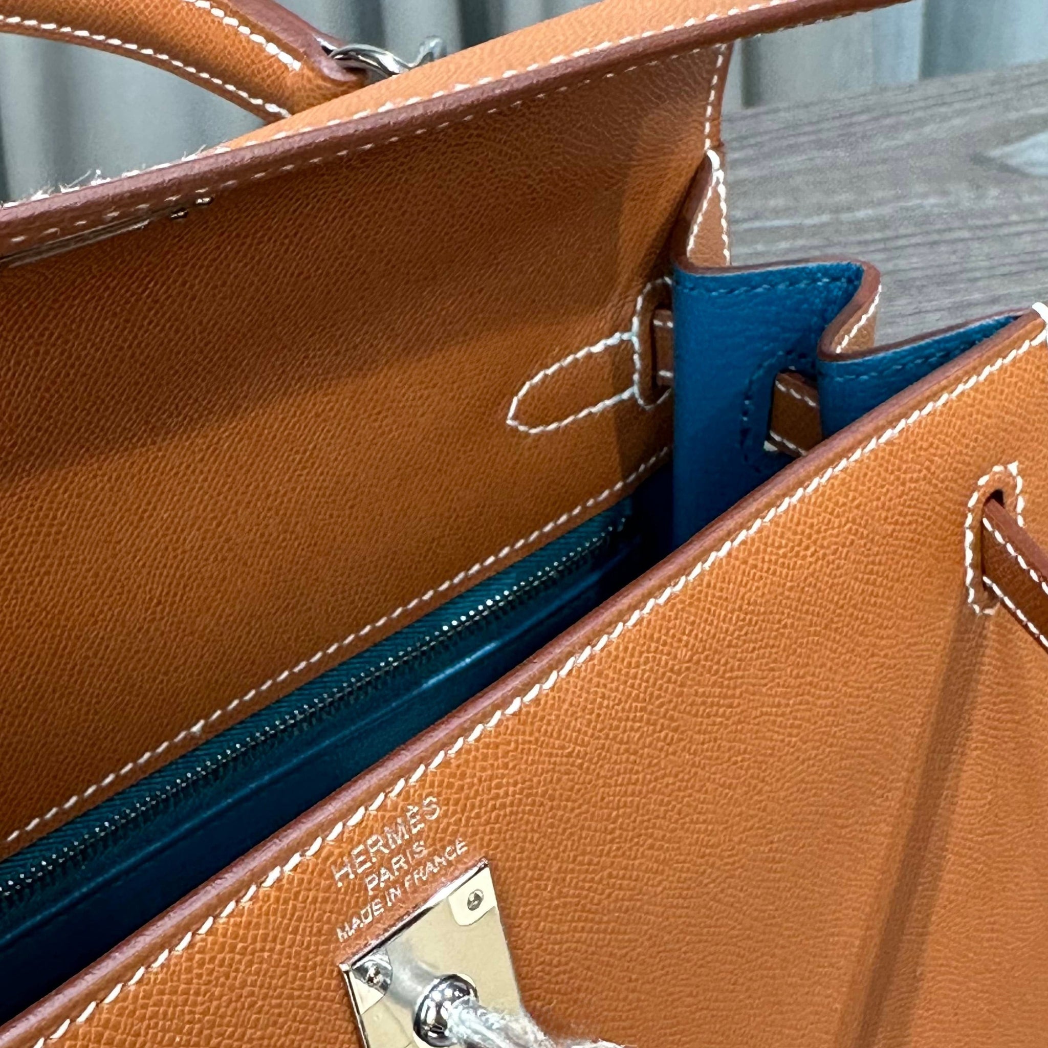 Hermès Gold and Bleu Petrole Kelly Sellier 25 Verso Madame