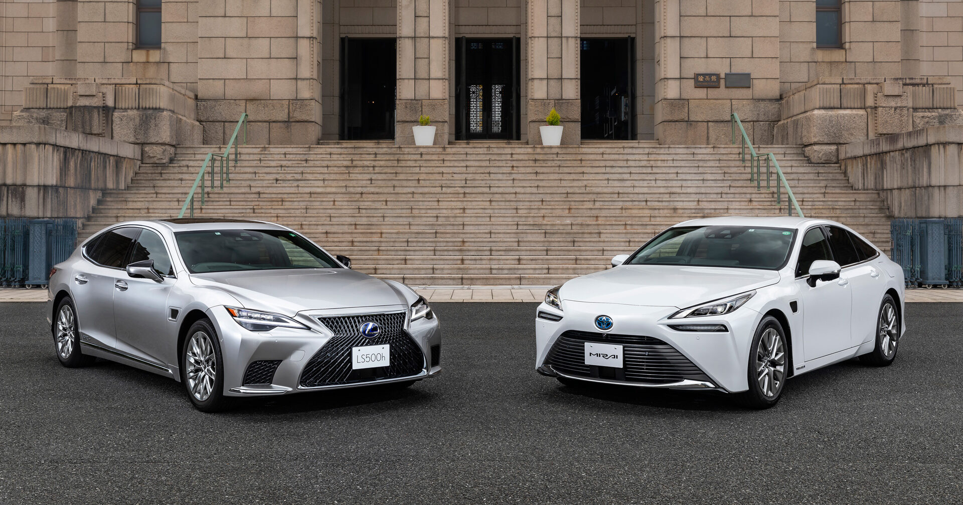 トヨタの新型LS、「人とクルマが仲間」な自動運転レベル2搭載 | 自動