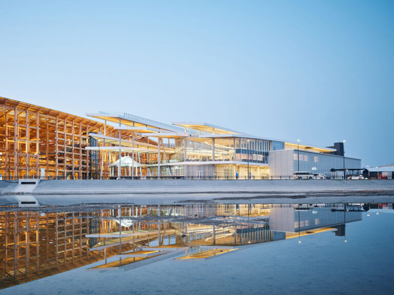 東浩紀と大山顕による書籍『ショッピングモールから考える ユートピア