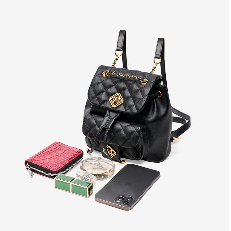 レディース ブラック キルテッド レザー フラップ ミニ リュックサック