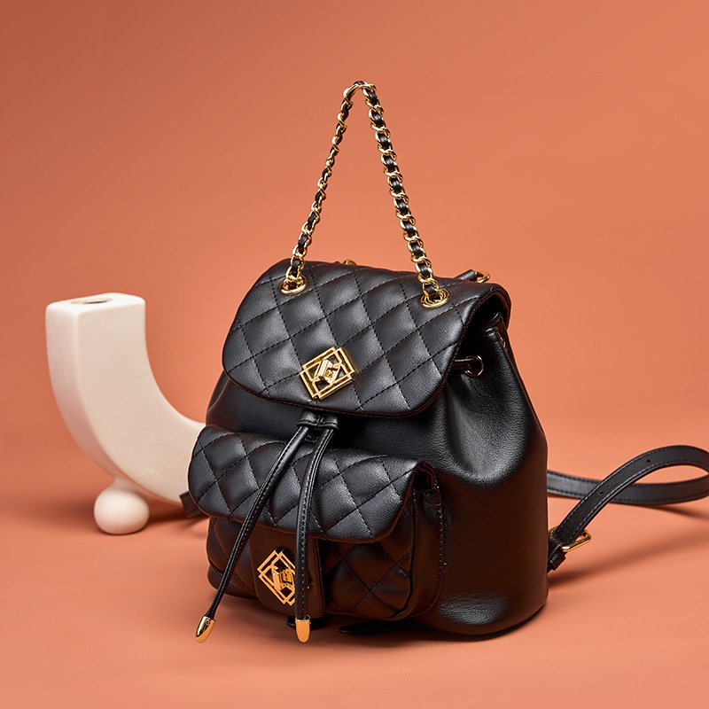 レディース ブラック キルテッド レザー フラップ ミニ リュックサック