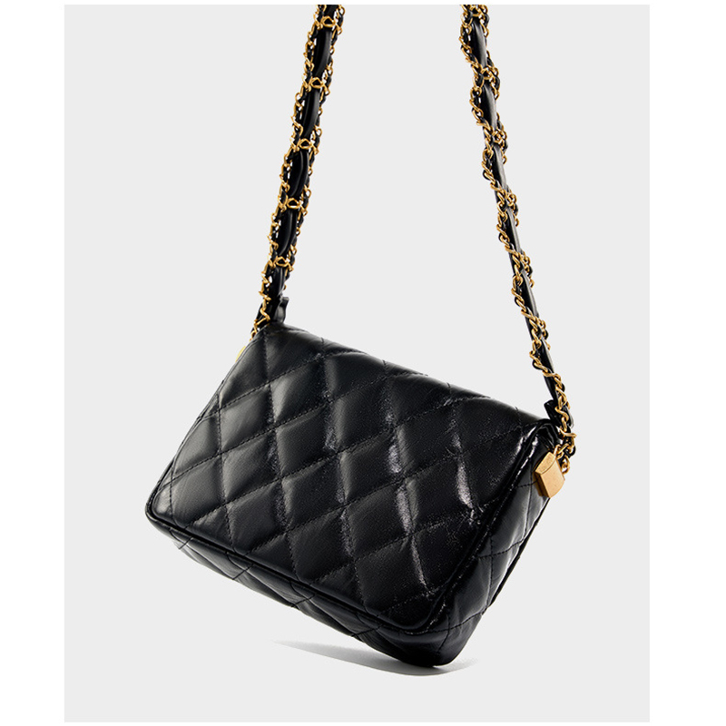 ブラックレザーチェーンクロスボディバッグキルティングフラップ