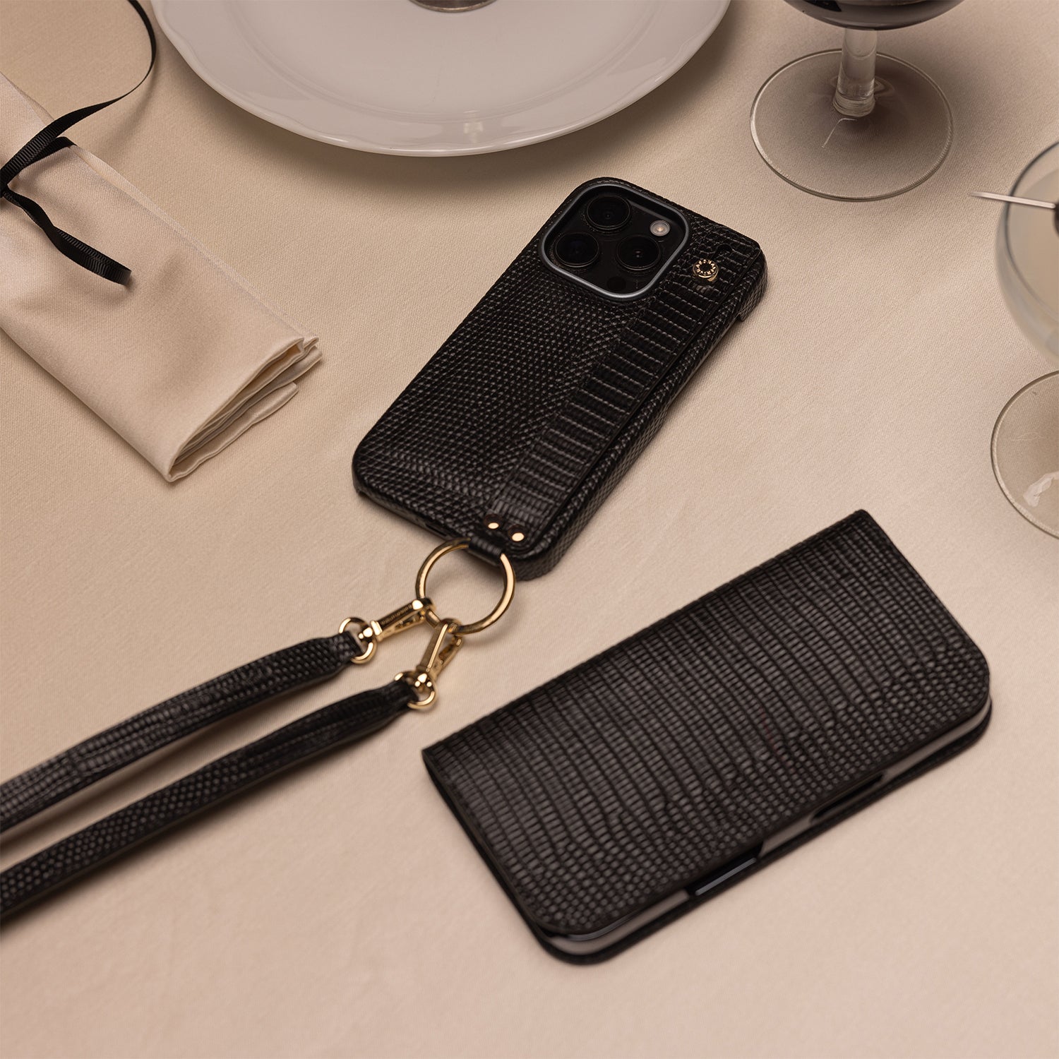 iPhone 17) ハンドル付き バックカバーケース リザードエンボスレザー