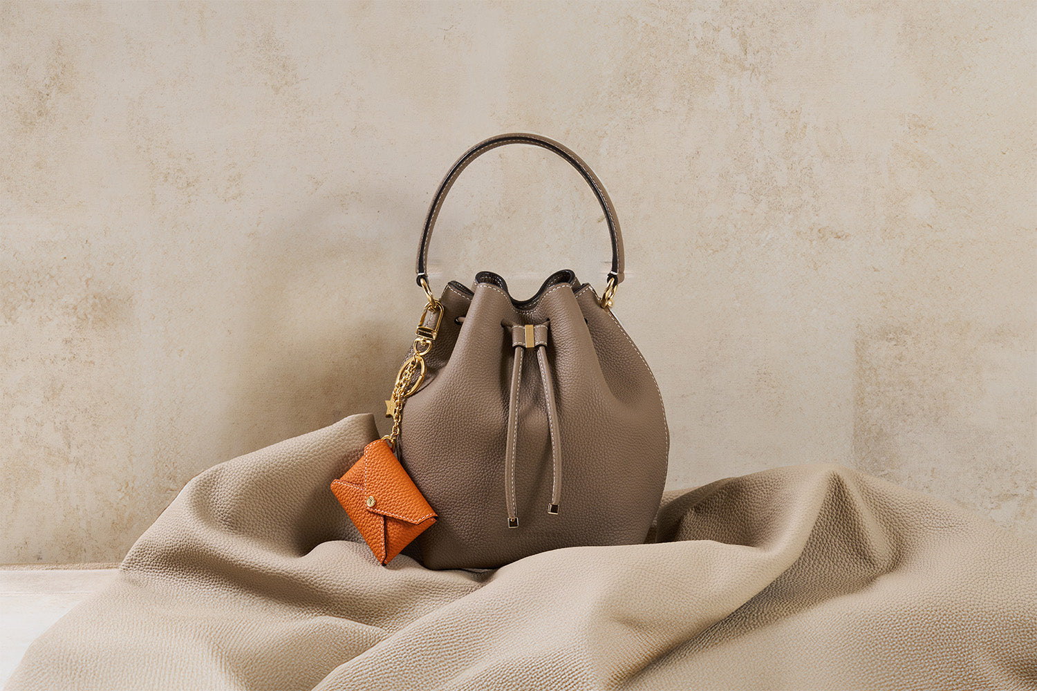 アンジェリカ バケットバッグ シュリンクレザー