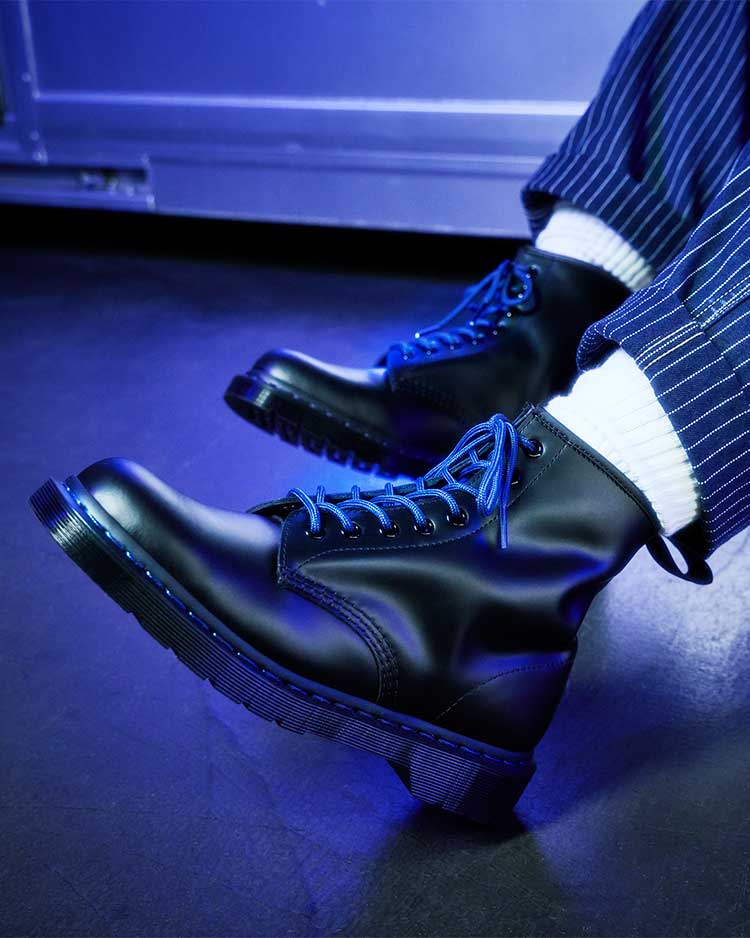 1460 ネイビーステッチ 8 ホール ブーツ