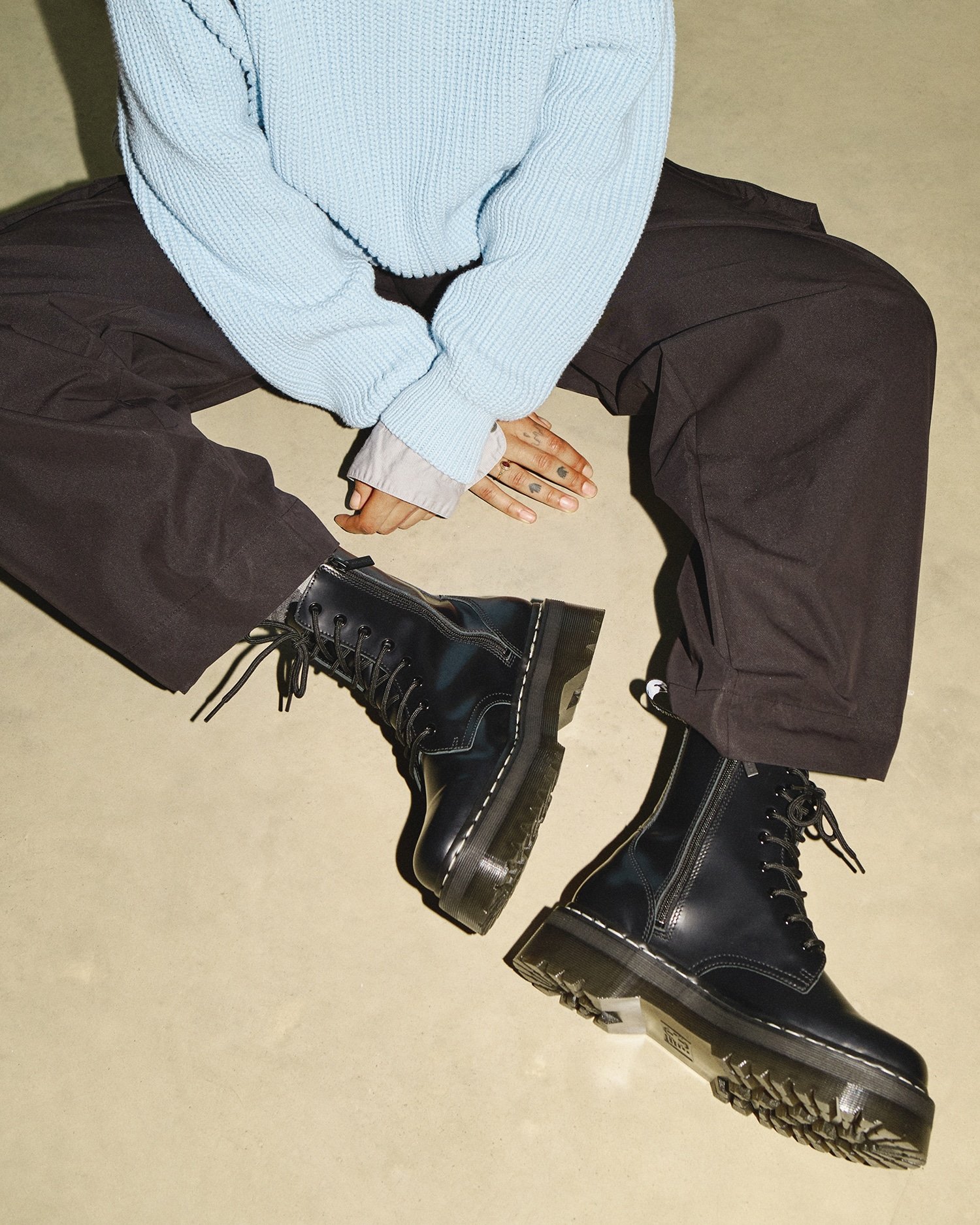 JADON ホワイトステッチ 8 ホール ブーツ