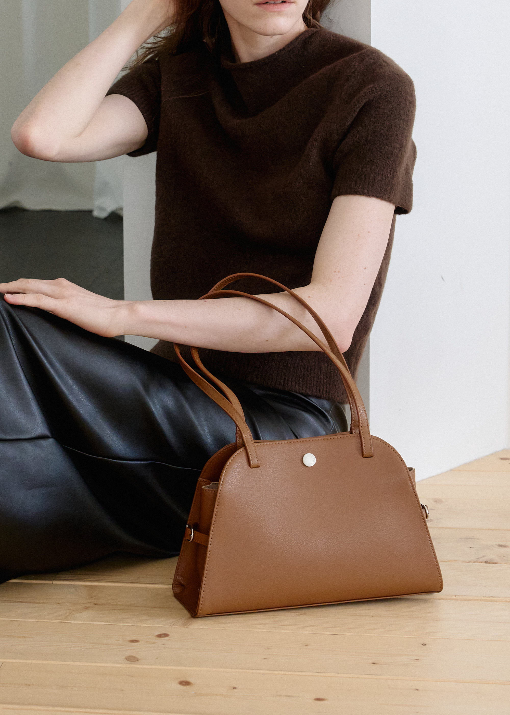 MONOROW: 日常と調和するミニマルバッグ