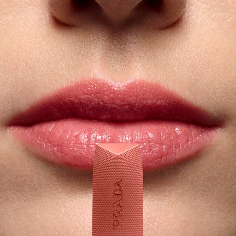 リップバーム オプティマイジング ケア｜プラダ ビューティ公式