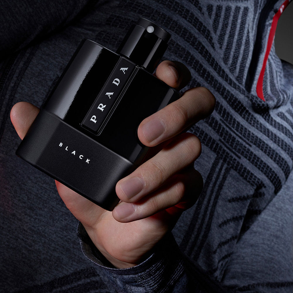 プラダ ルナロッサ ブラック オーデパルファム｜プラダ ビューティ公式