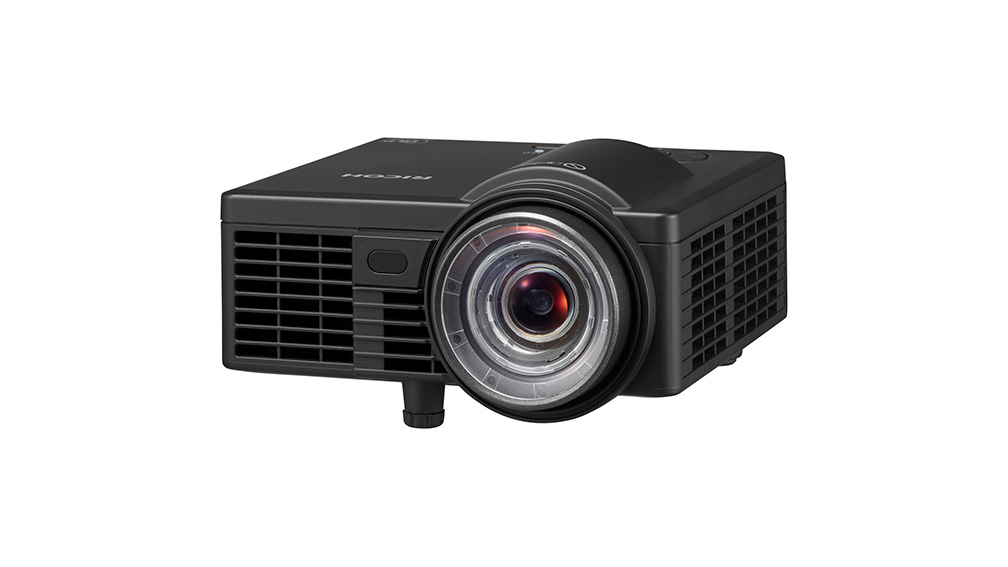 LED光源を採用した短焦点ハンディ・プロジェクター「RICOH PJ WXC1210