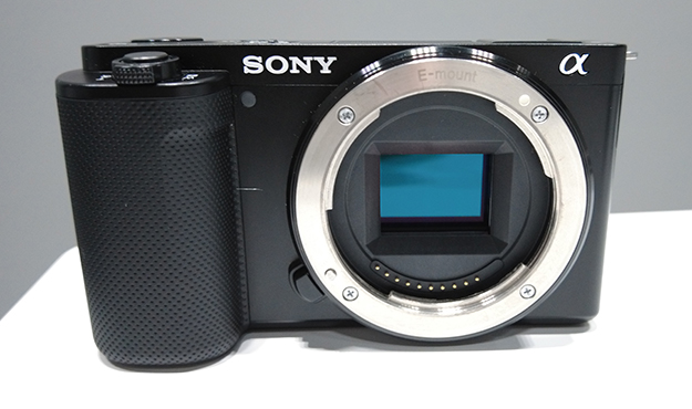 ソニー、αシリーズ初のレンズ交換式Vlogカメラ「VLOGCAM ZV-E10」発売