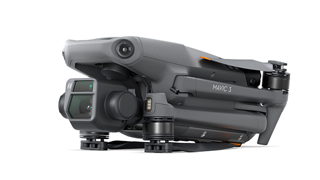 DJI、「DJI Mavic 3」発売。折りたたみ式カメラドローンのフラッグ