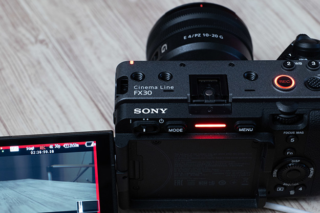ソニー「FX30」レビュー。コンパクトな中にバランス良い機能、ガチで
