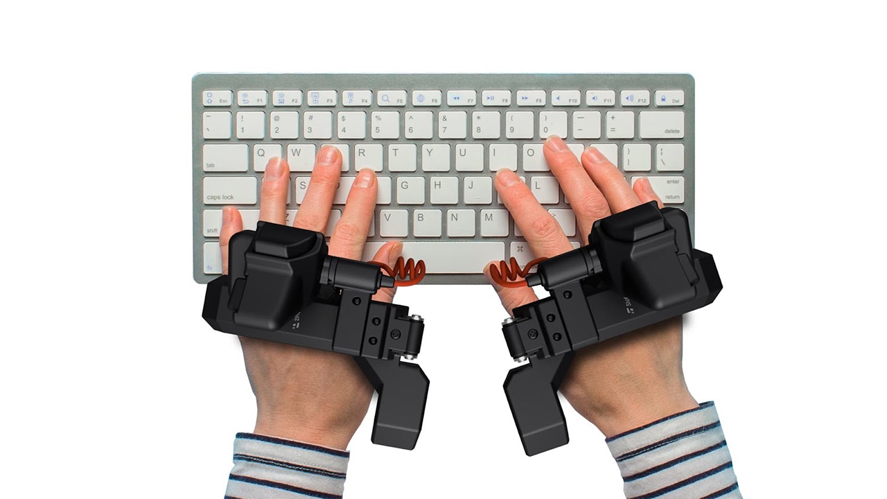 Shiftall、新発想のVR用コントローラー「FlipVR」発表[CES2023