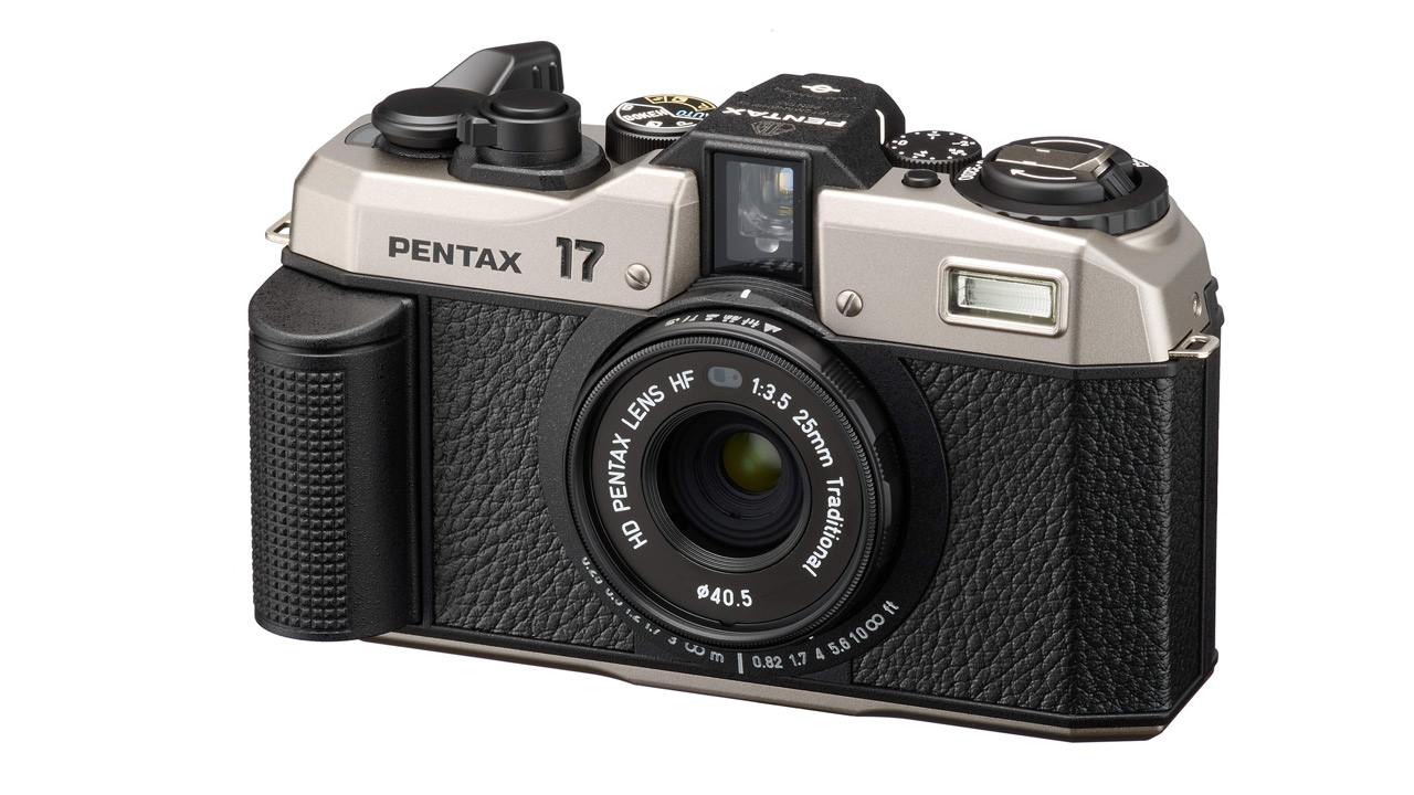 リコーイメージング、「PENTAX 17」発売。ハーフサイズフォーマット単