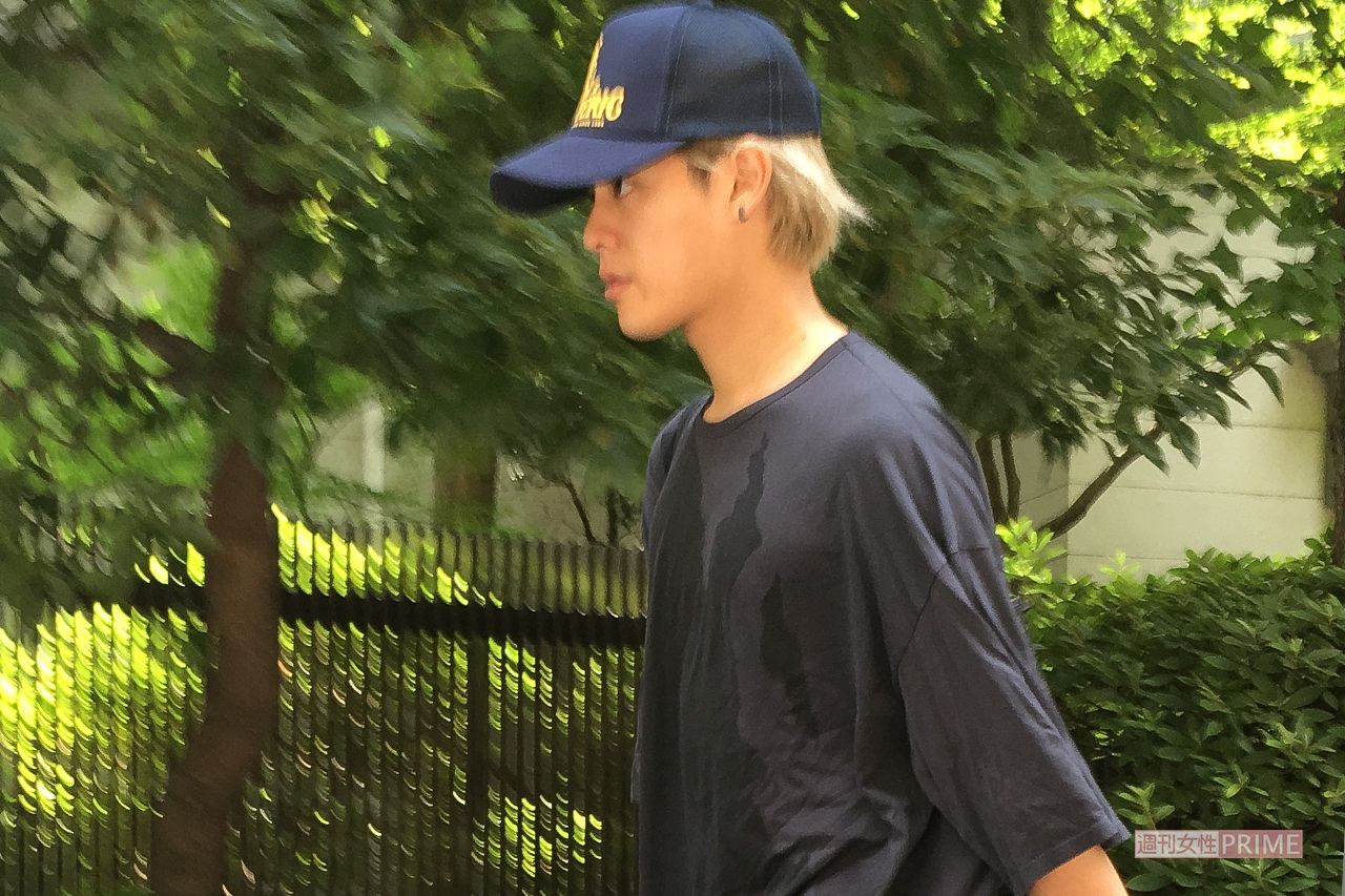 岡本圭人が一時帰国、父との緊急家族会議で “じっくり話し合う” その