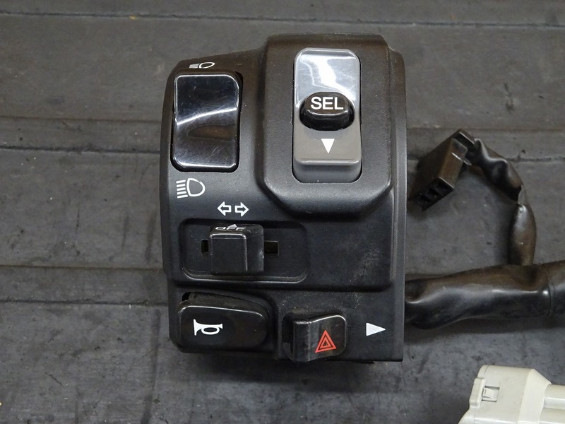 231101】ZX-25R SE(ZX250E-A10)◇ ハンドルスイッチ左 スイッチ
