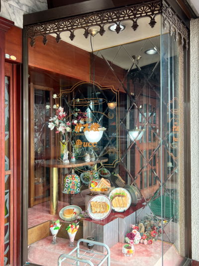 和歌山『珈琲館 ガス燈』ステンドグラスに囲まれたノスタルジーな空間