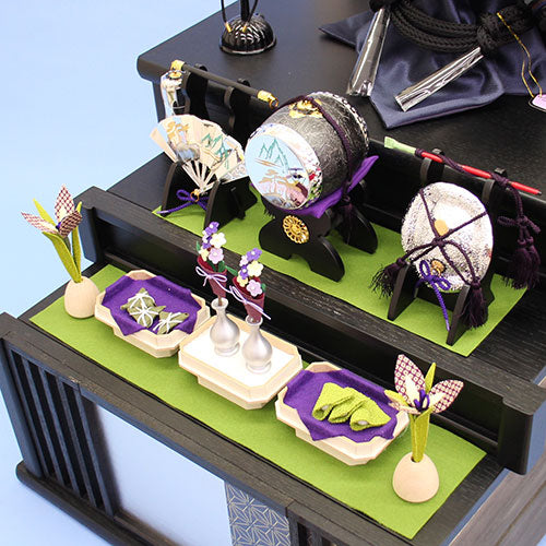 五月人形 兜飾り 幅 51㎝ 伊達政宗兜 金彩紅白梅引き出し収納 三段飾り