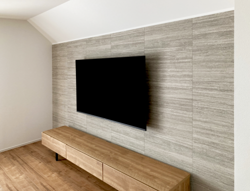 65型のテレビをフラット金具で壁掛け | テレビ壁掛けシステム【ジャス