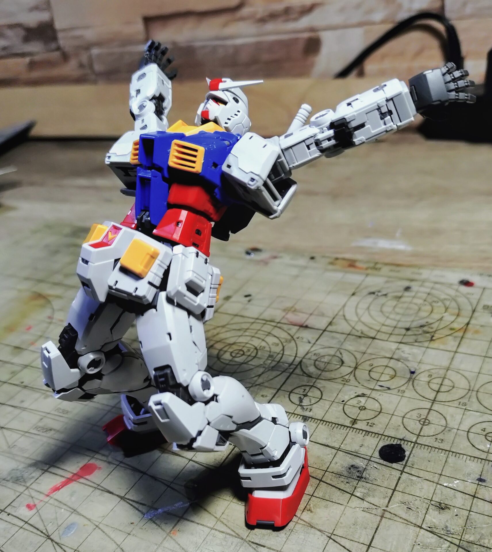 今回は「RGガンダム ver2.0」の製作で。最新のバンダイの技術と