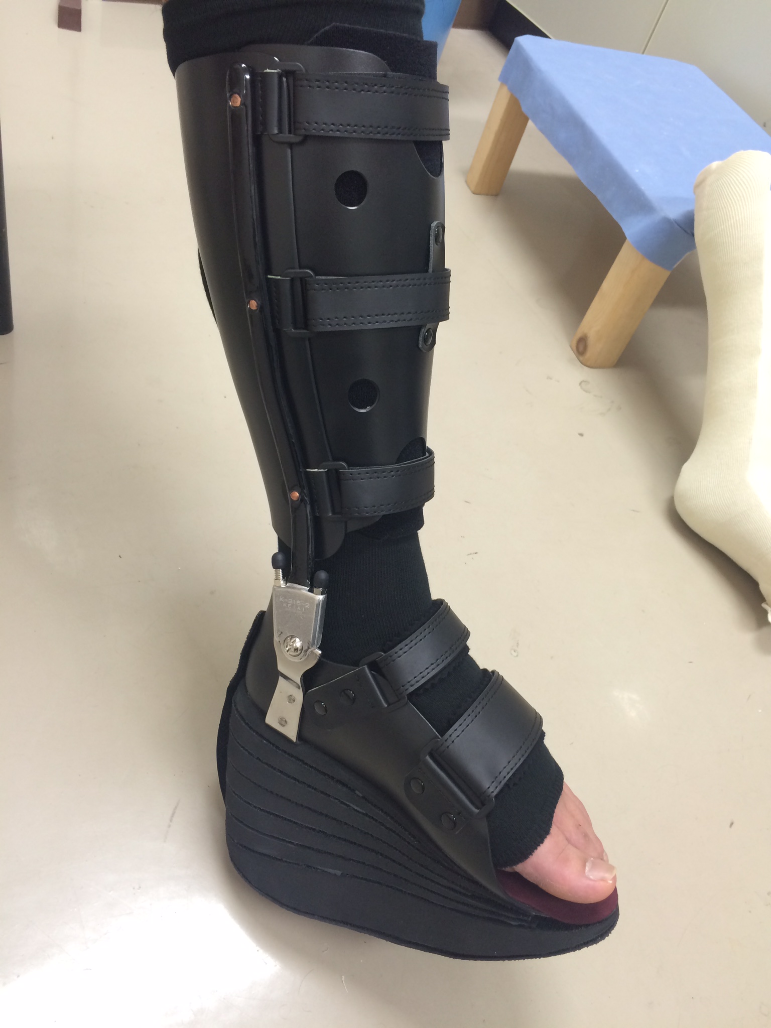 アキレス腱断裂用装具 - 株式会社ケイ・ブレース ( 熊本県菊池市