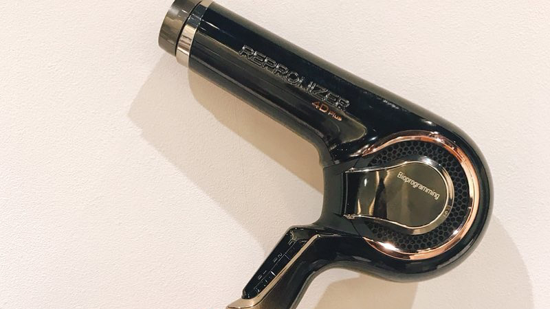 乾かすだけで髪がキレイになるドライヤー【REPRONIZER 4D Plus（レプロ