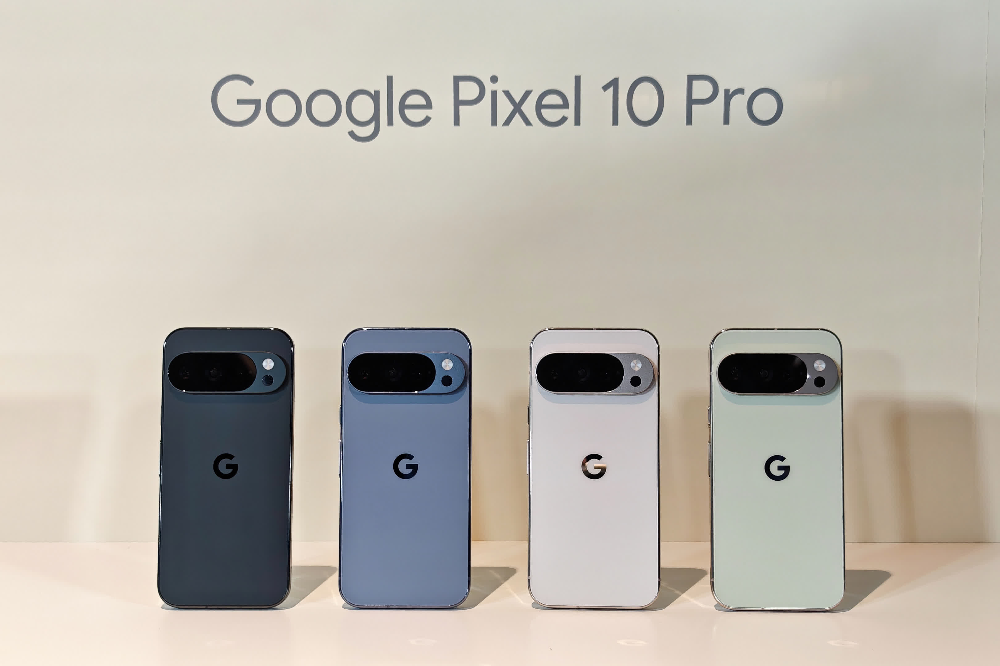 グーグル、「Pixel 10 Pro」発表 AIで最大100倍ズームまで対応
