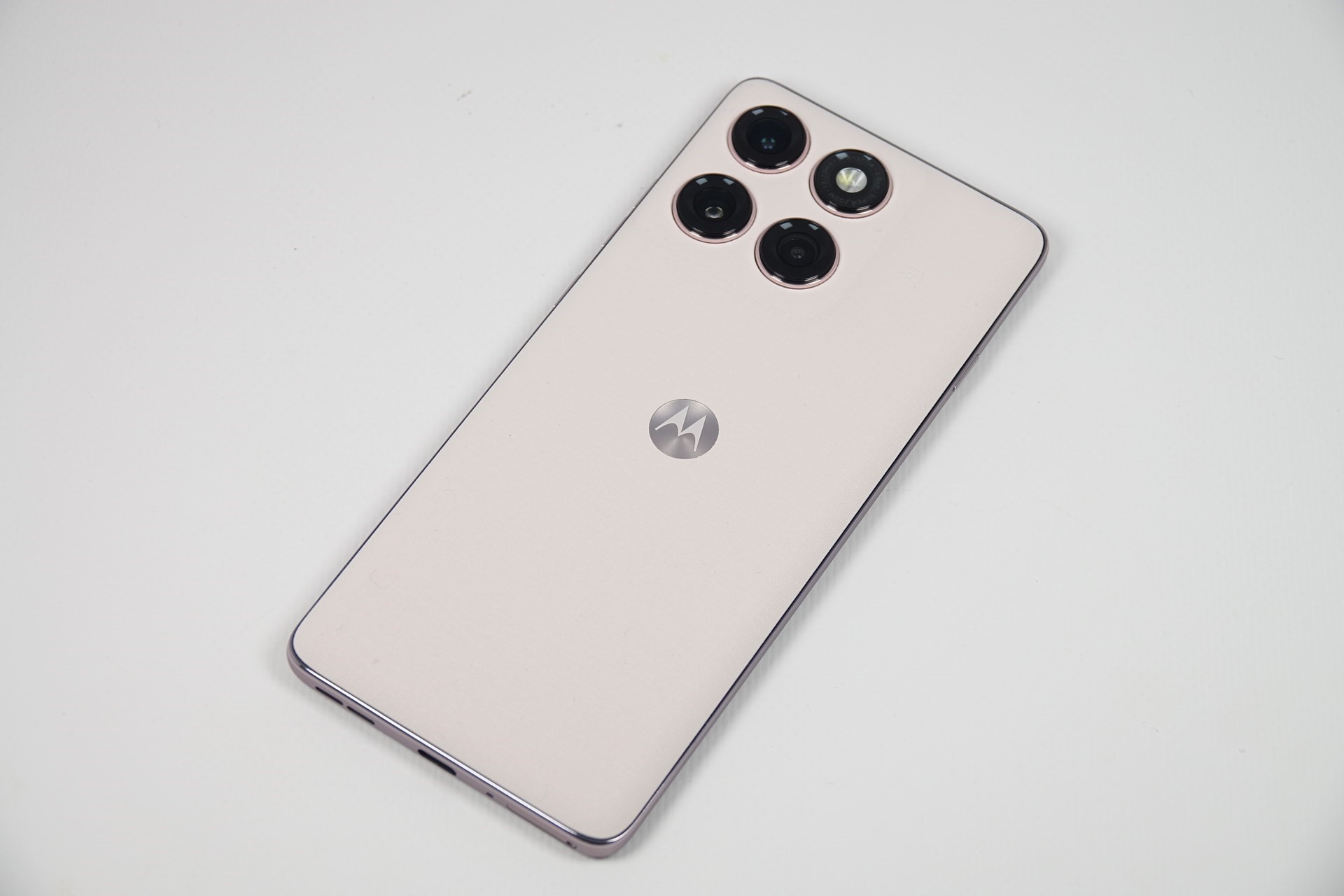 motorola edge 60 pro/60s pro」のスペック、対応バンド、写真、本誌