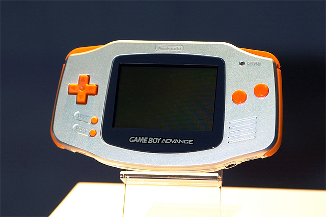 ゲームボーイとケータイを接続！「モバイルアダプタGB」