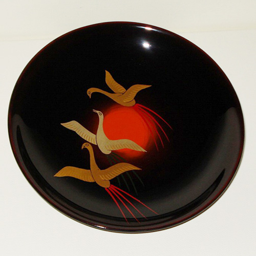 輪島塗 銘々皿 丸形 -鳳凰(3羽)の蒔絵仕上げ- [洗い朱色と黒色の