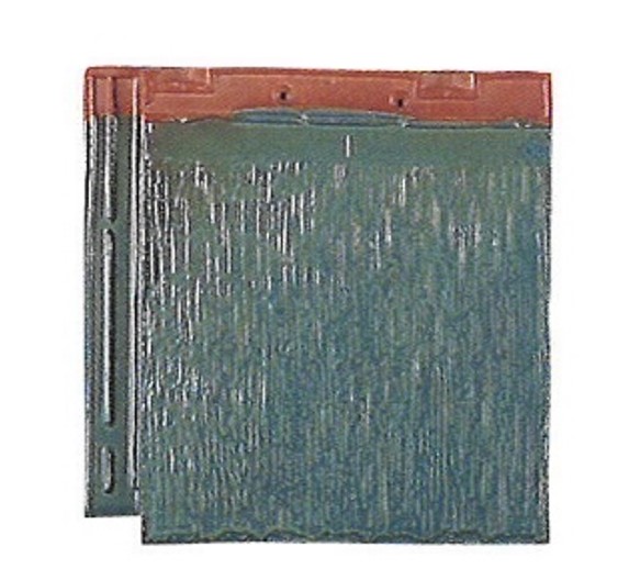 もしかすると貴重な、古い瓦の破片 もしかすると貴重な、古い瓦の破片