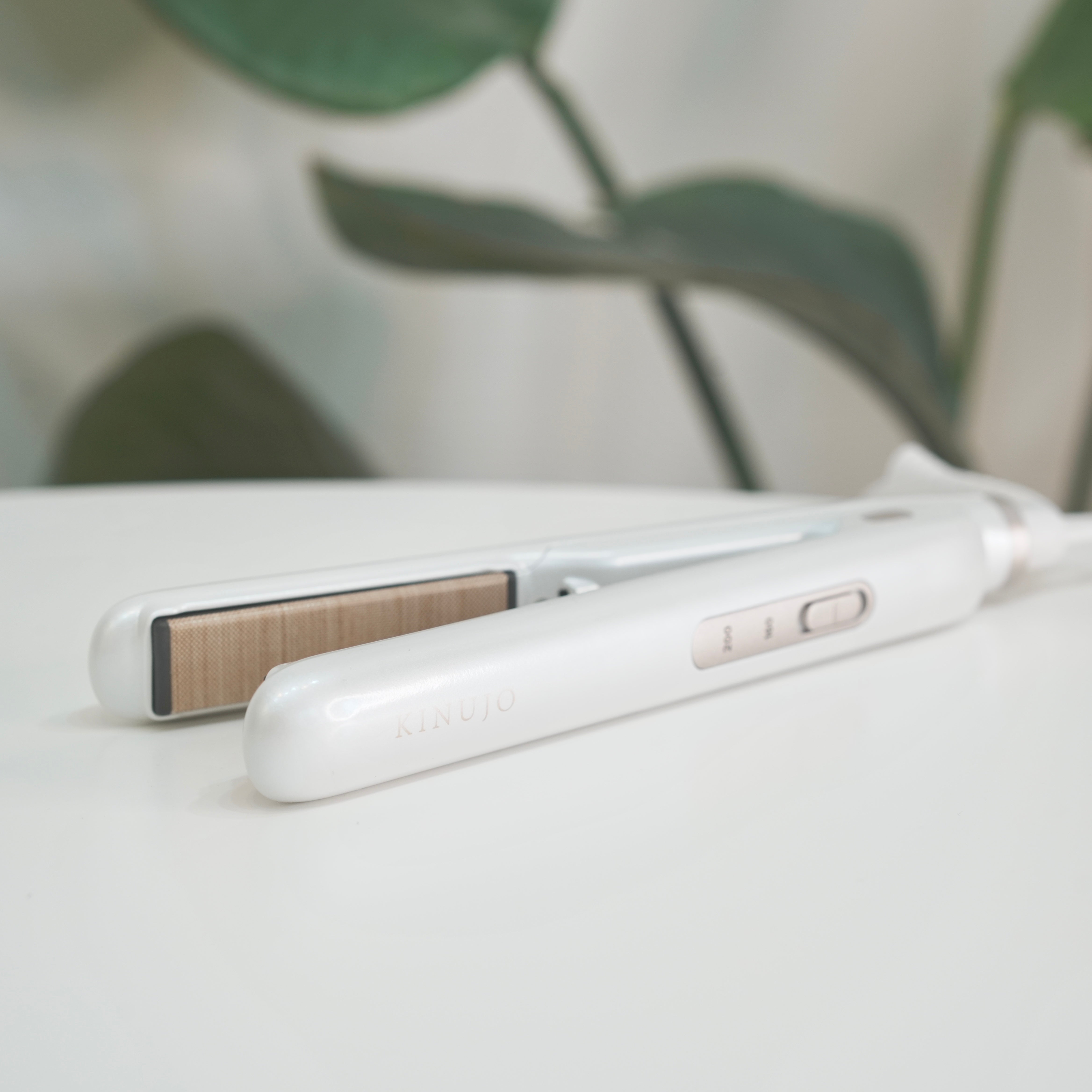 KINUJOミニヘアアイロンdeux（ドゥー）耐熱ポーチ付 – 髪との暮らし。