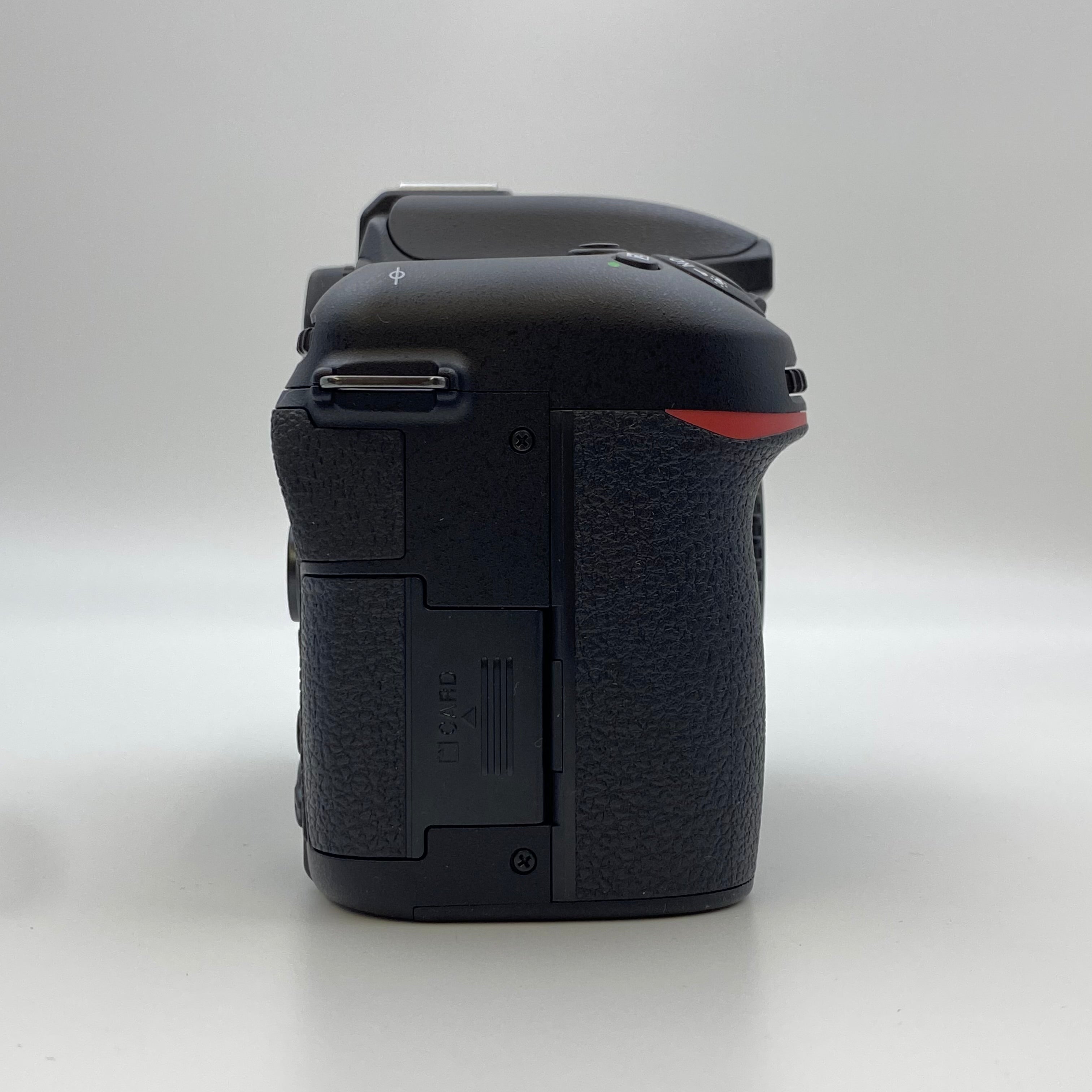 送料無料】Nikon (ニコン) D7500 18-140 VR Kit 一眼レフカメラ レンズ