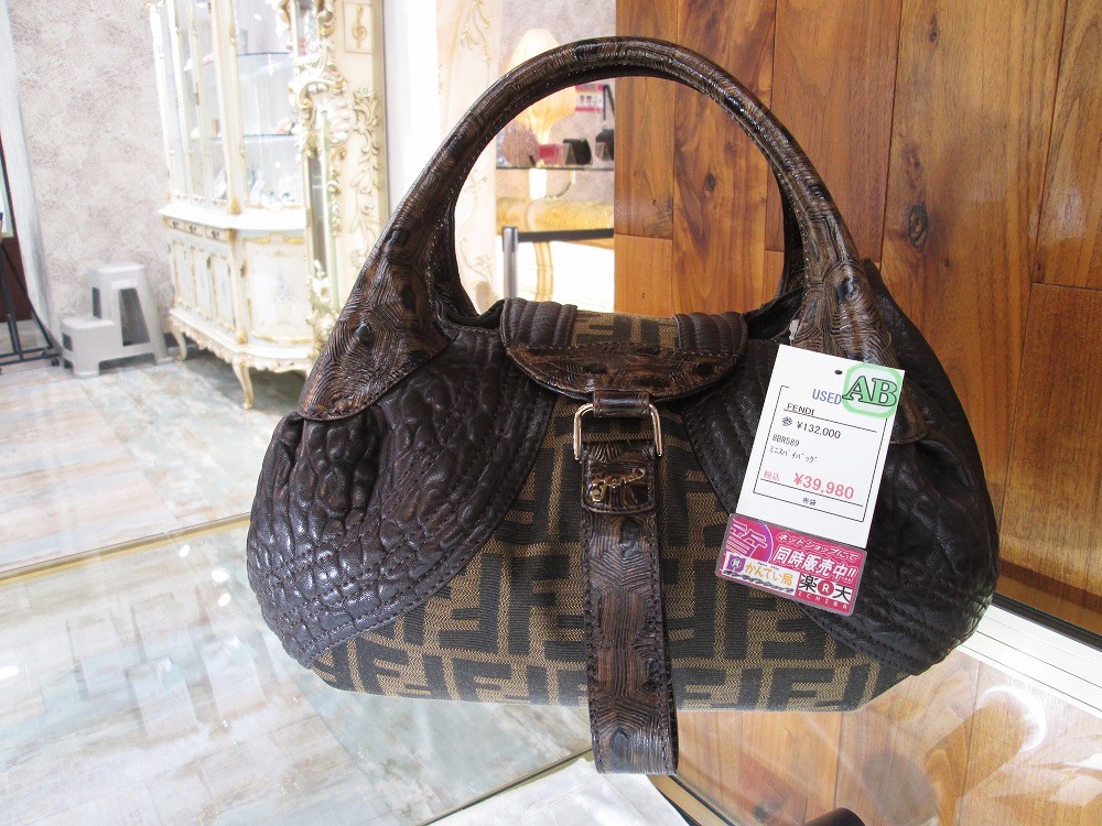 オシャレなズッカ柄！FENDI【フェンディ】ミニスパイバッグをご紹介