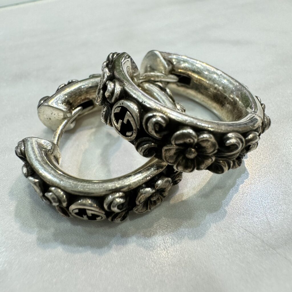 GUCCI グッチ インターロッキング フラワー シルバー フープ ピアス