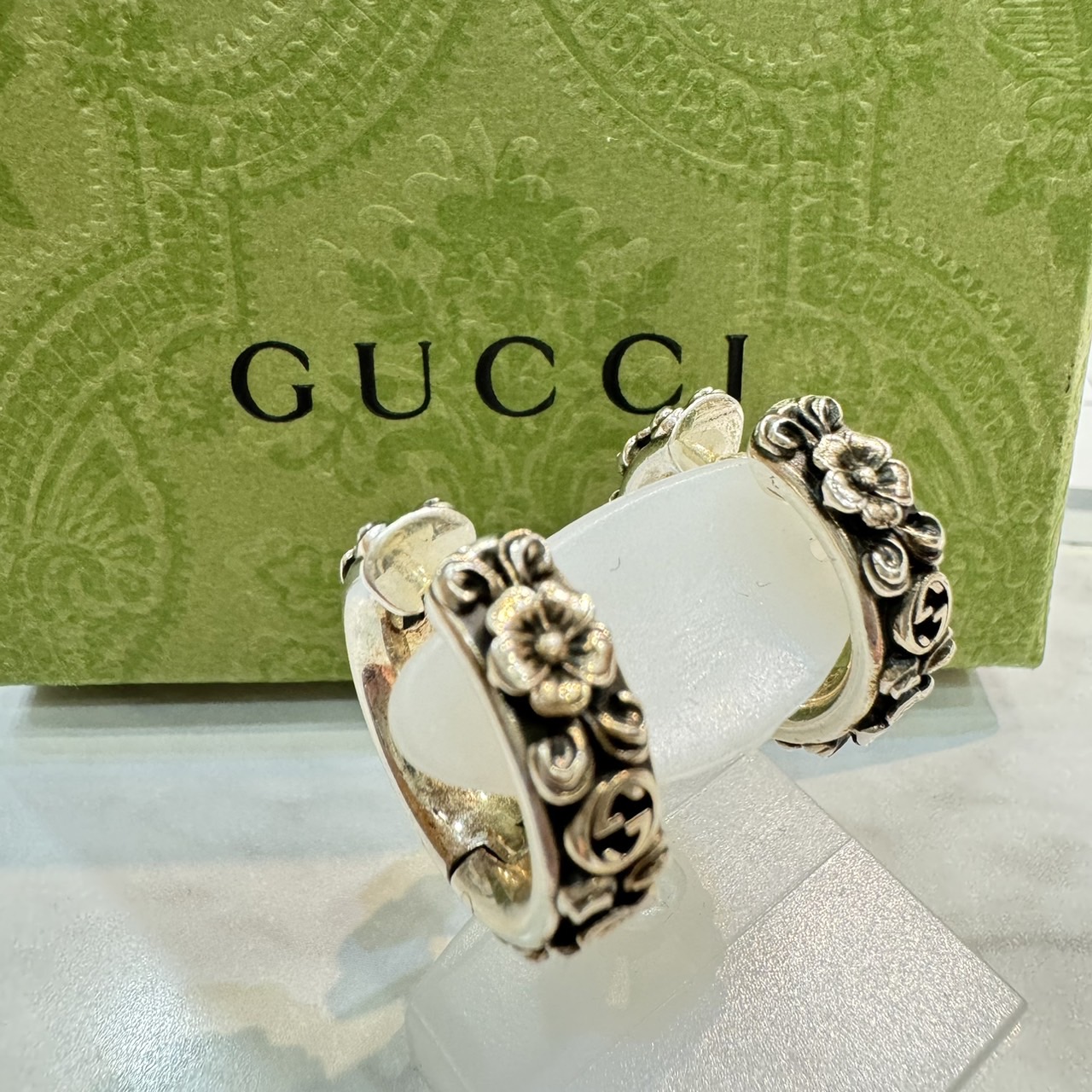 GUCCI グッチ インターロッキング フラワー シルバー フープ ピアス