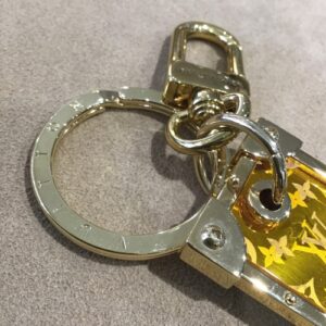 LOUIS VUITTON(ルイ・ヴィトン) M68305 ポルトクレ マル プリズム 】の