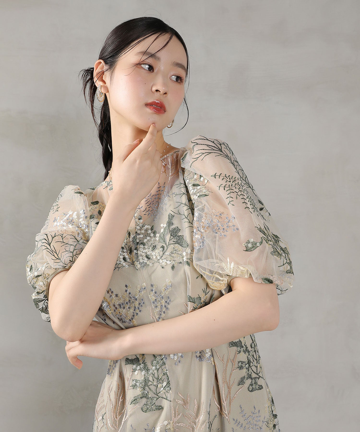 ボタニカル 刺繍 パフスリーブ ワンピース