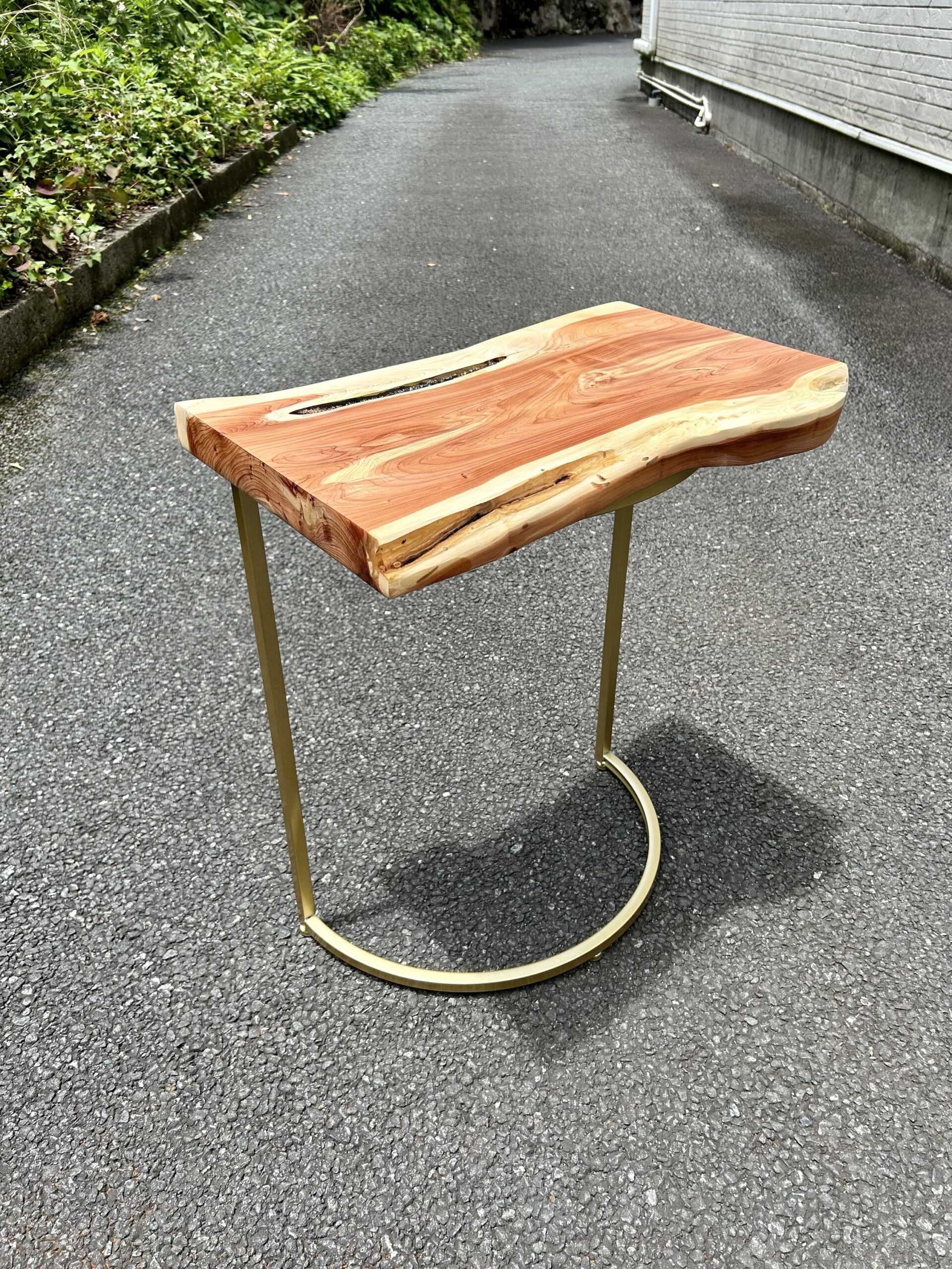 カイヅカイブキサイドテーブル【貝塚伊吹】 | 金井工房オンラインショップ