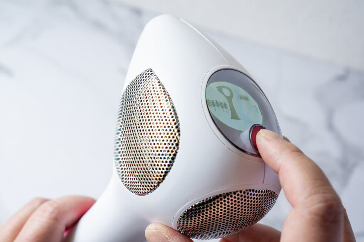 ついに日本での発売再開！パーソナルレーザー脱毛器トリア 4X 使用