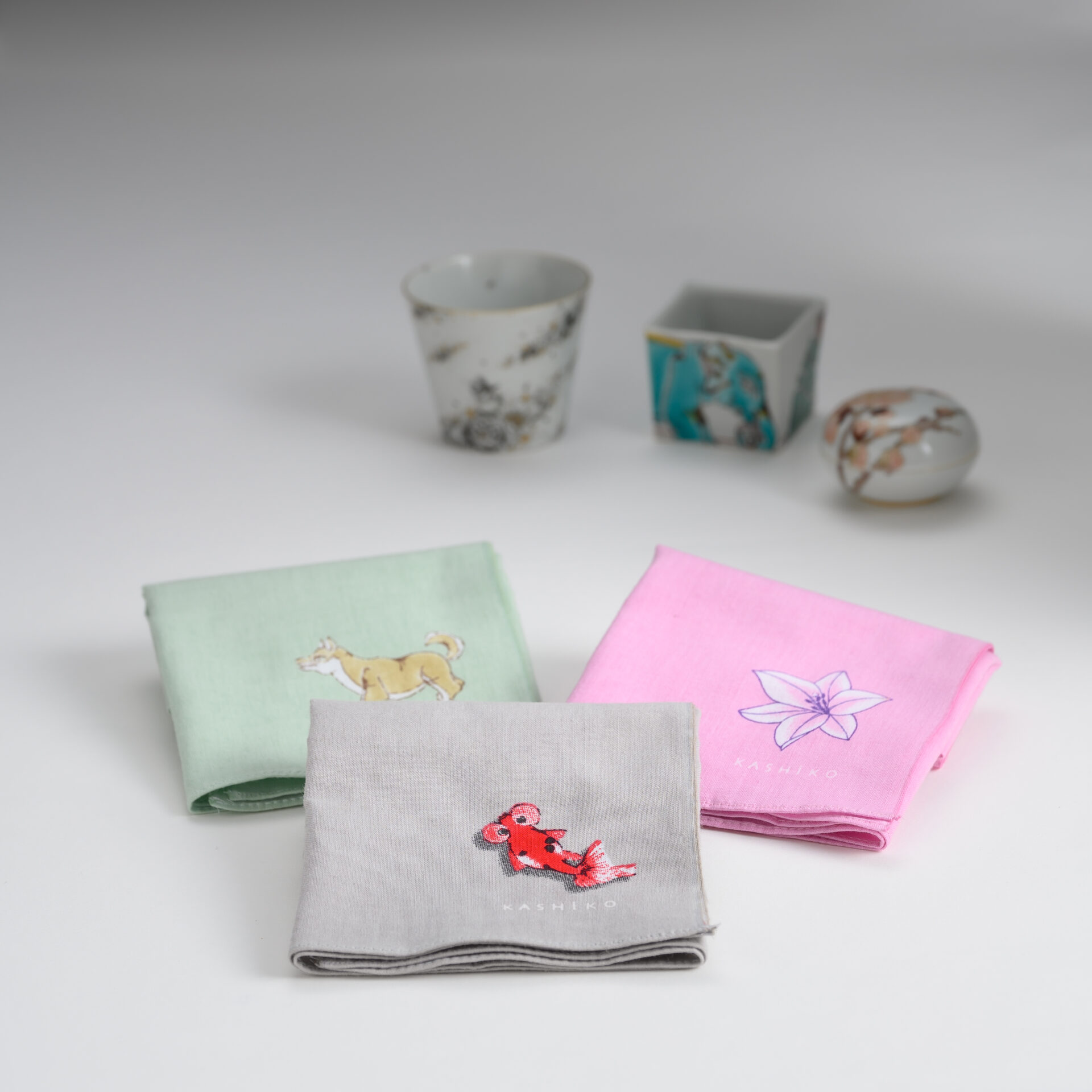 Hankachi【ハンカチ】柴犬 /九谷焼色絵 山近 泰 | K A S H I K OK