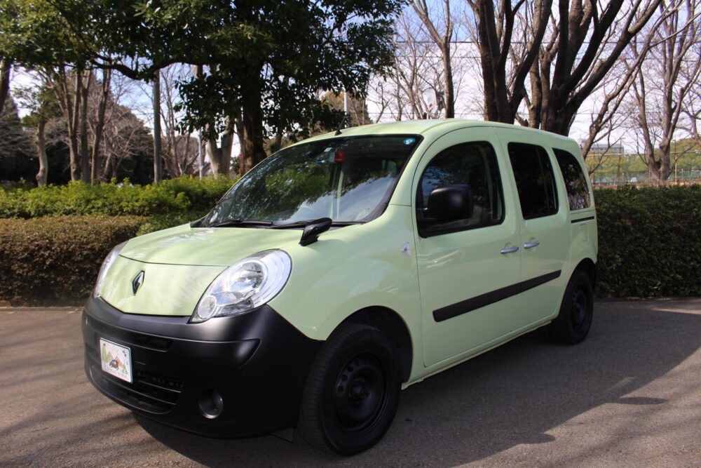 新着在庫車両のご紹介】Phase1 Renault KANGOO Couleur 1.6 5MT Vert