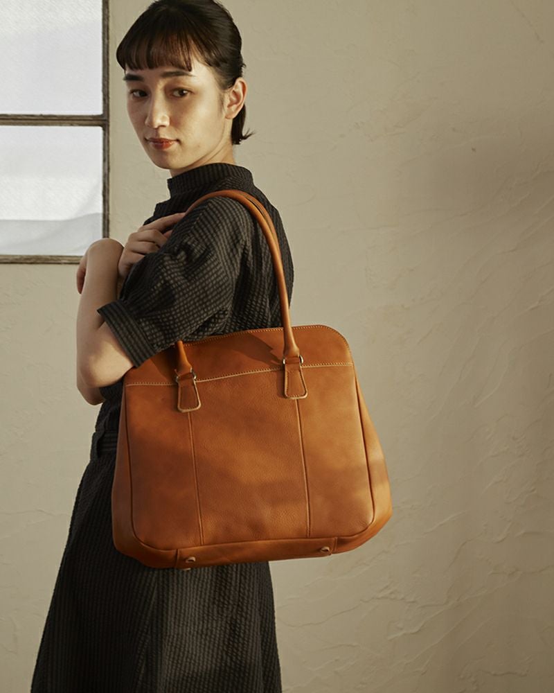 一生ものの相棒！A4対応『ボーラーがま口トートバッグ』で日々を軽やかに