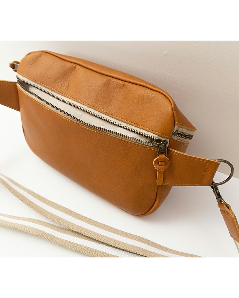 ごきげんな暮らしをくれる防水レザーバッグ「All story ボディバッグ