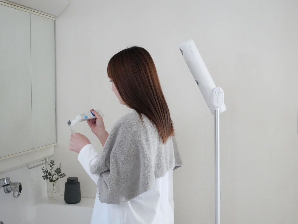 QUADS＞ハンズフリースタンドヘアドライヤー BISARA Light ホワイト