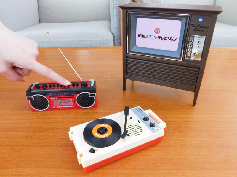 タカラトミーアーツ、昭和時代の人気家電をミニチュア化 ～再生や録音