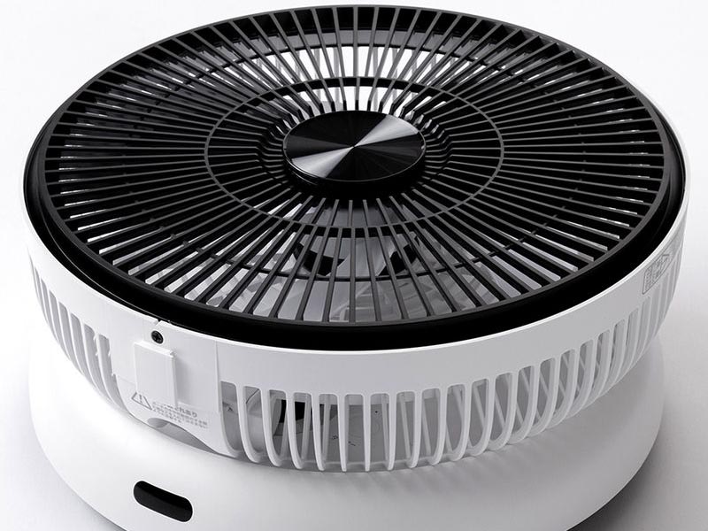 ニトリ、使わない時は折りたたんで平らになるコードレス扇風機 - 家電