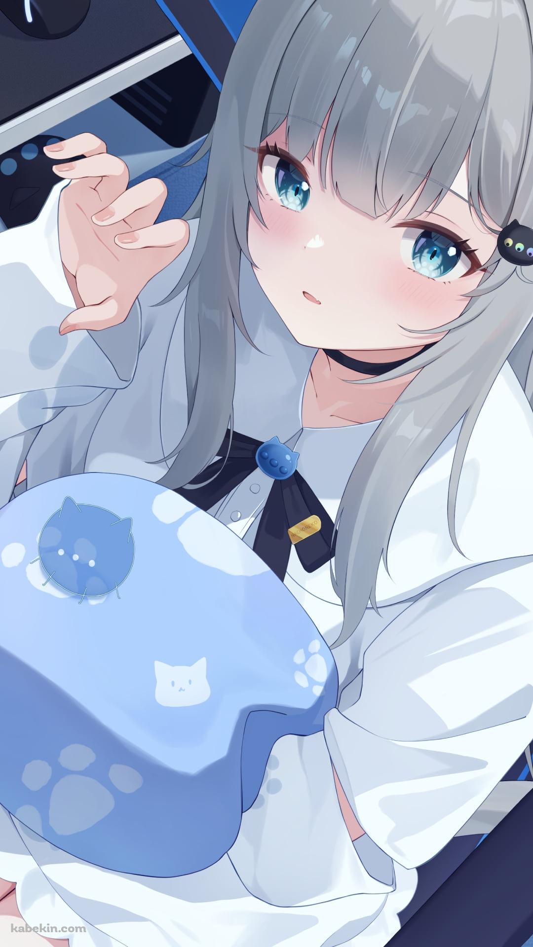 PCの前でポーズを取るなちょ猫 (甘城なつき) / バーチャルYouTuberの